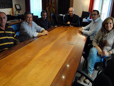 EL BATLE DE MANACOR ES REUNEIX AMB LA NOVA DIRECTIVA DE L'ASSOCIACIÓ  DE COMERCIANTS SES AVINGUDES DE MANACOR