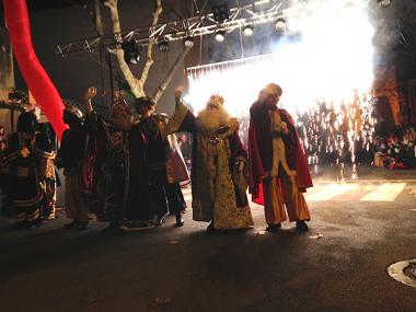 ELS REIS MAGS ARRIBAREN A MANACOR CARREGATS D’IL-LUSIÓ I MILERS DE REGALS 