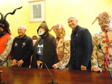 BALL DE SANT ANTONI I ELS DIMONIS DAVANT DE L'AJUNTAMENT