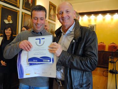 ENTREGATS ELS DISTINTIUS SICTED A DISTINTES EMPRESES TURISTIQUES DE MANACOR