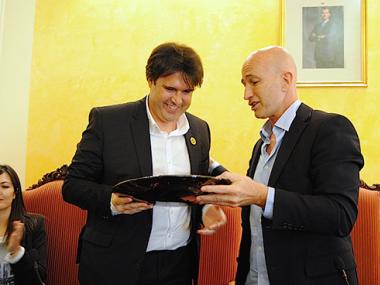 RECEPCIÓ DE L'AJUNTAMENT DE MANACOR  AMB MOTIU DE LA TROBADA D'ANTICS JUGADORS DEL C.B. PERLES MANACOR I EL GRIFEU DE LLANÇÀ