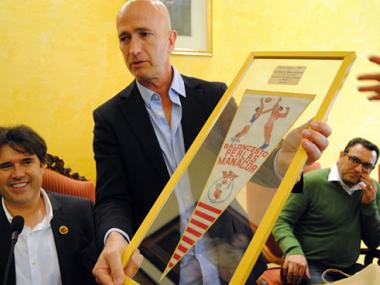 RECEPCIÓ DE L'AJUNTAMENT DE MANACOR  AMB MOTIU DE LA TROBADA D'ANTICS JUGADORS DEL C.B. PERLES MANACOR I EL GRIFEU DE LLANÇÀ