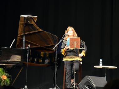 El mèrit de cantar en català durant gairebé cinquanta anys