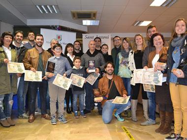 El Patronat de Sant Antoni, els Amics de Sant Antoni i l'Ajuntament entreguen els premis a les millors fotos, els millors mostradors i les millors façanes de Sant Antoni 2016