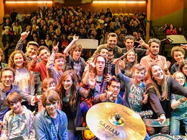 El Campus Rock Manacor fa pujar a l’escenari el talent de 23 joves músics amb ganes d’aprendre dels músics professionals