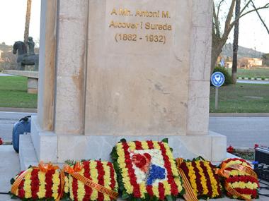 Manacor recupera l'ofrena floral a l'obelisc dedicat a Alcover