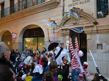 Les fresses omplen de fantasia la Rueta de Manacor