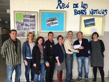 L’Institut de Porto Cristo entrega a l’entitat d’Aprop  els 1.325 euros recaptats a la bicicletada solidària
