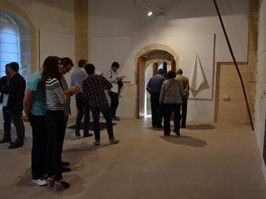 L’obra Vel presideix l’exposició de la selecció d’obres aspirants al XIII Premi Ciutat de Manacor d’Arts Plàstiques