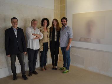 L’obra Vel presideix l’exposició de la selecció d’obres aspirants al XIII Premi Ciutat de Manacor d’Arts Plàstiques