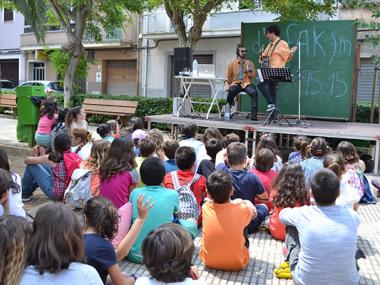 L’Ajuntament commemora el 20è aniversari de la mort de Guillem d’Efak amb un espectacle per als escolars del municipi 