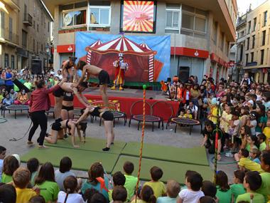 Els infants i els joves de Manacor converteixen el centre de vianants en un Gran Circ en motiu de les Fires i Festes