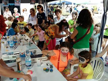 Els infants i els joves de Manacor converteixen el centre de vianants en un Gran Circ en motiu de les Fires i Festes