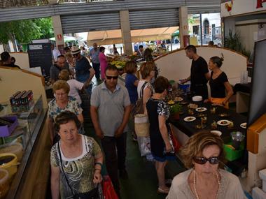 El ‘Vermutejant’ cita els dissabtes a la plaça de ses Verdures els amants dels bons productes, la gastronomia, la música i el vermut