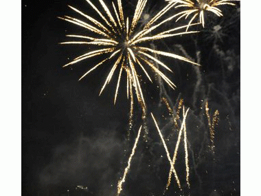 La processó de les barques i el castell de focs artificials posen el punt i final a les Festes del Carme de Porto Cristo