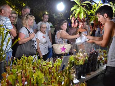 La XVII Fira Nocturna de Sant Jaume mostra a peu de carrer la feina que els artesans de Mallorca fan amb les mans