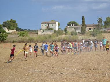 La Festa Pagesa de Son Macià posa la tradició i les feines del camp en mans dels joves per fer una autèntica disbauxa rural