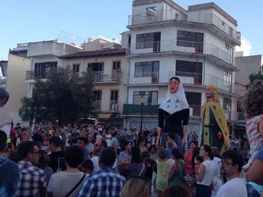 Uns focs d’artifici espectaculars, ball i l’animació dels gegants posen el punt i final a nou dies de festa i activitats a s’Illot