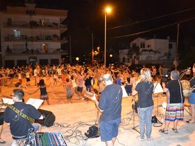 Uns focs d’artifici espectaculars, ball i l’animació dels gegants posen el punt i final a nou dies de festa i activitats a s’Illot