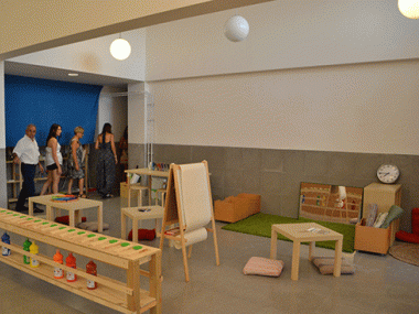 La comunitat educativa de s’Illot inaugura el mural que simbolitza la innovació metodològica a l’escola