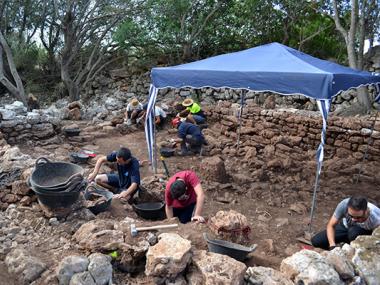 La campanya d’excavacions d’enguany a s’Hospitalet Vell treu a la llum un edifici talaiòtic que podria ser un santuari