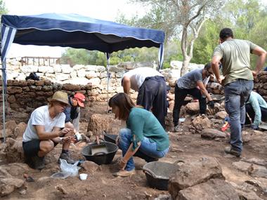 La campanya d’excavacions d’enguany a s’Hospitalet Vell treu a la llum un edifici talaiòtic que podria ser un santuari