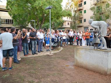 Manacor inaugura a la barriada de Baix des Cós la nova escultura pública que l'artista Jeroni Bosch ha donat al poble