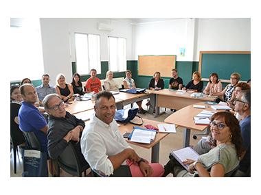 La guia educativa d'enguany ofereix més de cinquanta activitats, tallers i visites a tots els escolars del municipi  
