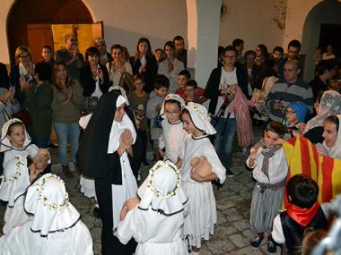 Les Dames de Santa Catalina fan lluir la part més tradicional de les festes d'aquesta barriada manacorina