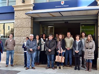 Manacor fa un minut de silenci per homenatjar la darrera víctima de la violencia masclista i rebutjar aquesta xacra