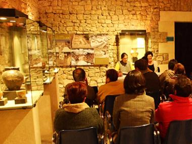 Les peces més interessants de les col·leccions que amaga el Museu de Manacor surten a la llum amb el llibre Peces del Mes