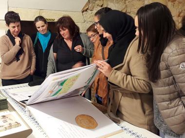 Les peces més interessants de les col·leccions que amaga el Museu de Manacor surten a la llum amb el llibre Peces del Mes