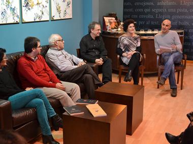 Els quatre autors guanyadors dels Premis Ciutat de Manacor presenten l'edició en paper de les seves obres literàries