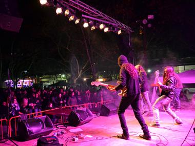 El concert Nadal Col·lectiu i la festa de la nit de Cap d’Any donen una benvinguda multitudinària al 2017