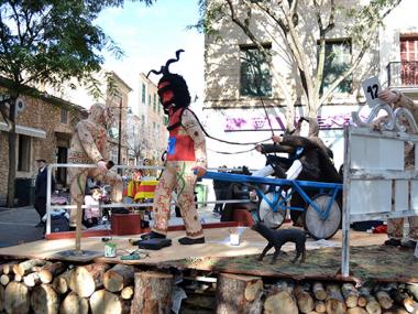 Sant Antoni i el dimoni encenen la festa a tot Manacor
