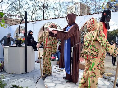 Sant Antoni i el dimoni encenen la festa a tot Manacor