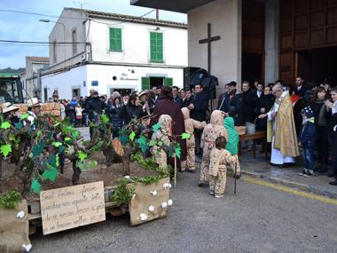 Les beneïdes de Son Macià se celebren desafiant el mal temps i fan seves les arrels pageses d'aquest nucli manacorí
