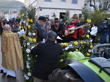 Les beneïdes de Son Macià se celebren desafiant el mal temps i fan seves les arrels pageses d'aquest nucli manacorí