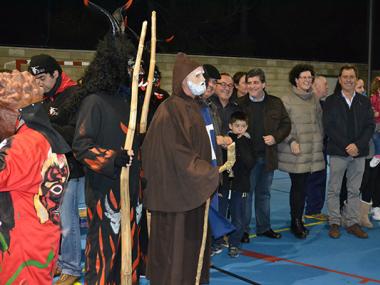 Una torrada i la VIII Trobada de dimonis de s'Illot clouen les festes de Sant Antoni d'enguany