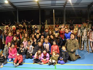 Una torrada i la VIII Trobada de dimonis de s'Illot clouen les festes de Sant Antoni d'enguany
