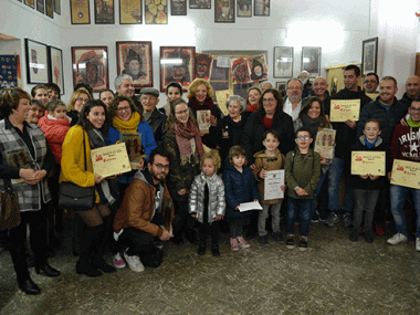 Els participants dels concursos de foguerons, dibuix, façanes i mostradors de Sant Antoni reben el seu premi