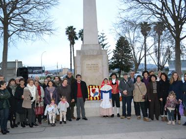 Manacor fa créixer l'ofrena floral a l'obelisc dedicat a Alcover