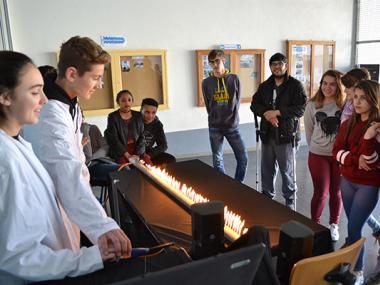 La fira Experimenta que organitza l’IES Manacor fa acostar milers d’estudiants de tot Mallorca a la ciència i la tecnologia