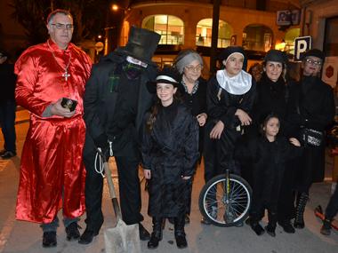 L’Enterrament de la Sardina posa el punt i final al Carnaval amb bulla, foc, plors i torrades a Manacor i Porto Cristo 