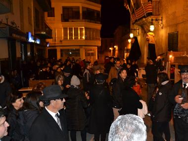 L’Enterrament de la Sardina posa el punt i final al Carnaval amb bulla, foc, plors i torrades a Manacor i Porto Cristo 
