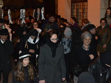 L’Enterrament de la Sardina posa el punt i final al Carnaval amb bulla, foc, plors i torrades a Manacor i Porto Cristo 