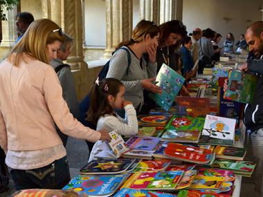 Centenars de visitants aprofiten l’oferta cultural de la Fira del Llibre de Manacor i reivindiquen l’interès per la lectura