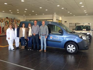 Una nova furgoneta elèctrica se suma a la flota de vehicles de l’Ajuntament i servirà al servei d’atenció domiciliària
