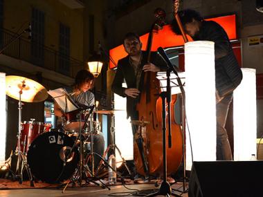 El Jas Jazz omple de gent, ritme, espectacle i música en directe els carrers de la la zona de vianants de Manacor