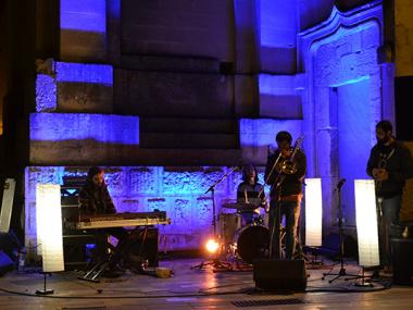 El Jas Jazz omple de gent, ritme, espectacle i música en directe els carrers de la la zona de vianants de Manacor